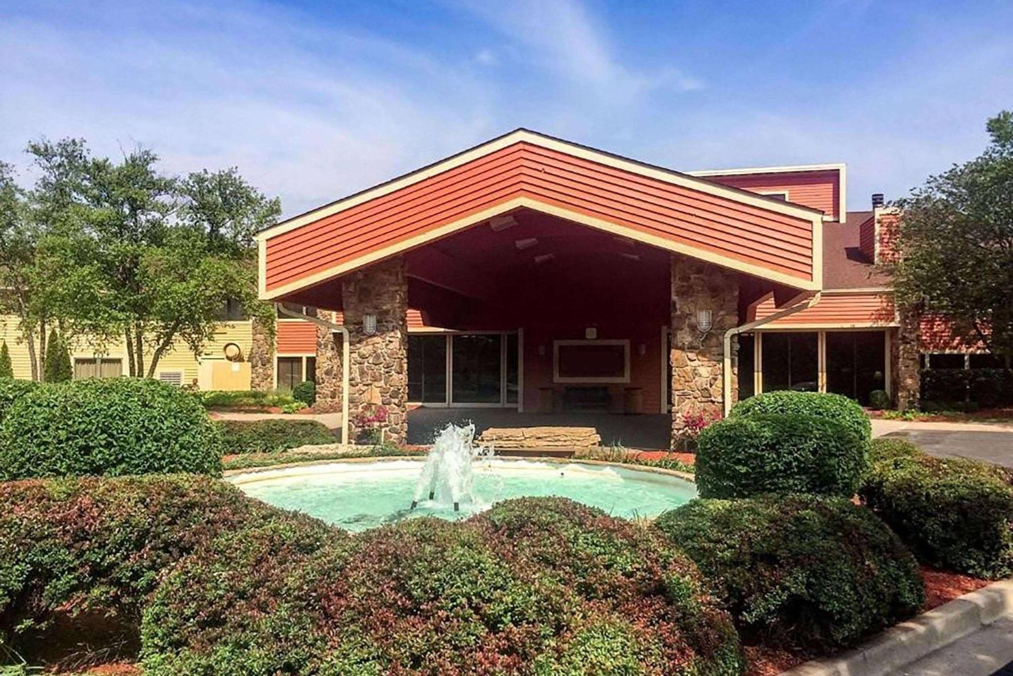 Howard Johnson By Wyndham Merrillville Exterior photo